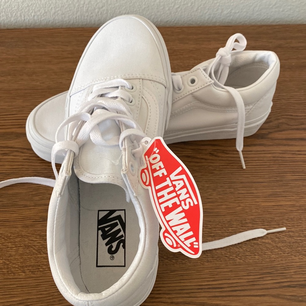 New woman’s all white canvas Vans